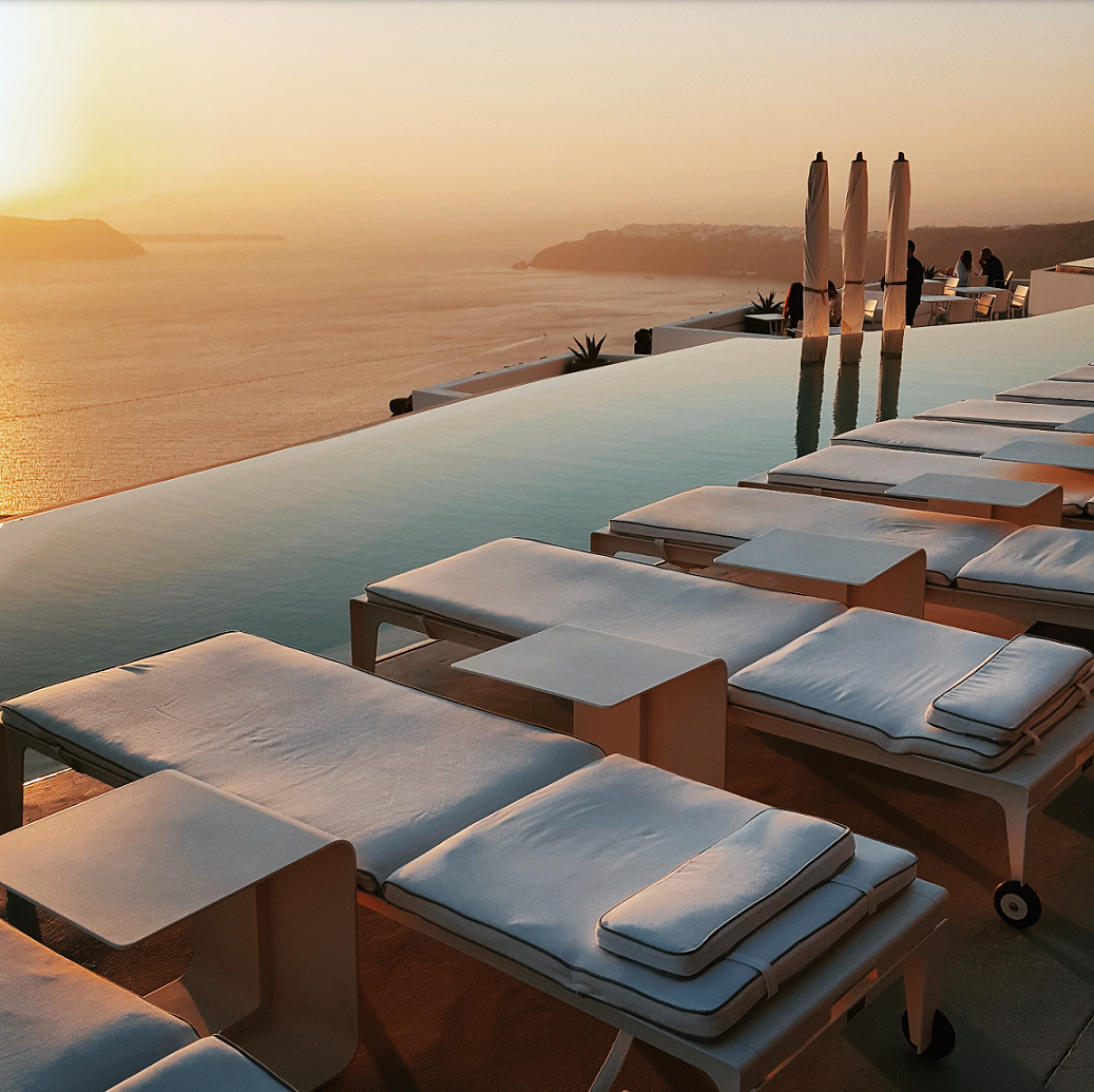 Santorini Dreaming - Greece Travel Diary on ChampagneMacaroons.com