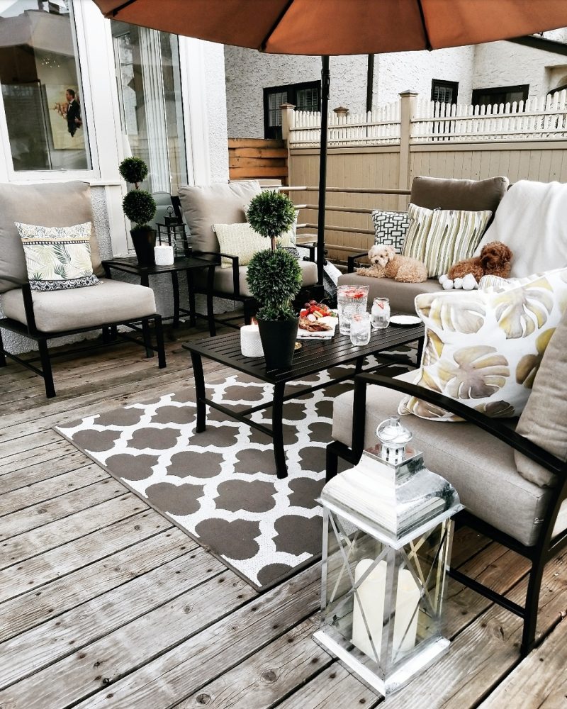 Patio Season Approved with Yardbird CHAMPAGNE + MACAROONS